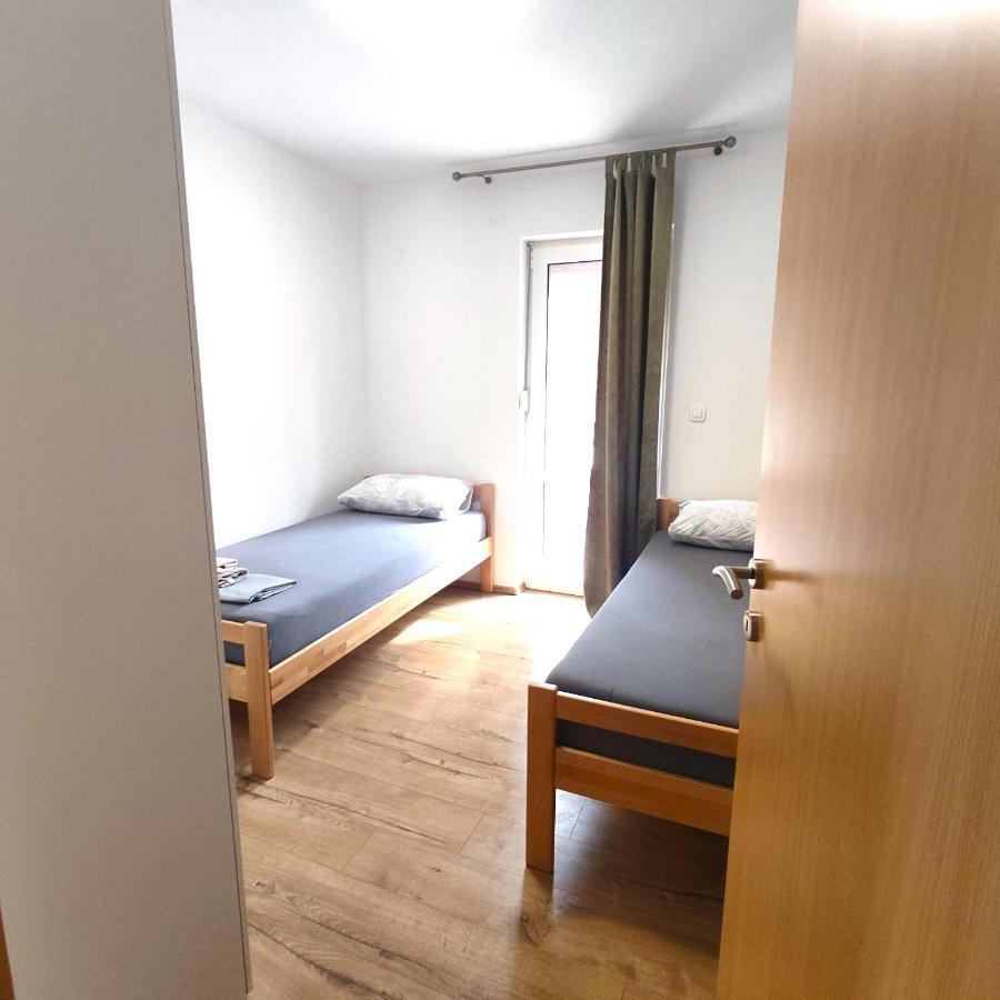 Apartments Panorama With Seasonal Pool 슬라티네 외부 사진